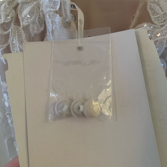 Maggie Sottero Greenley Wedding Dress size 4 (ivory over soft nude) - Picture 13 of 16